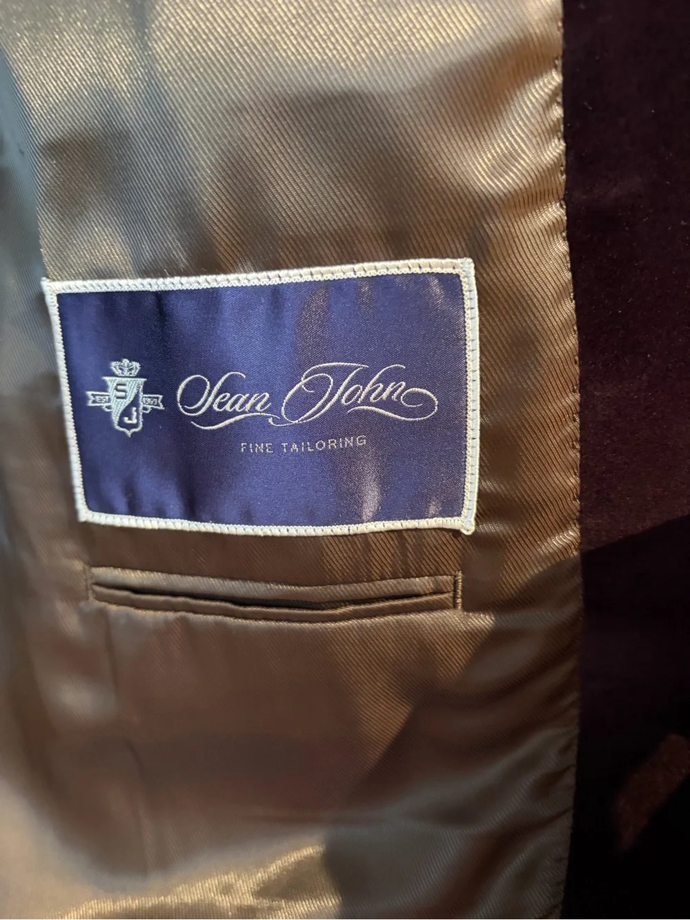 New Never Worn Men's Tailored Burgundy Purple Velvet Blazer - Classic Modern Fit